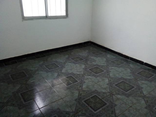 Casa en ALQUILER con 2 dormitorios a 4 cuadras de estación Glew.