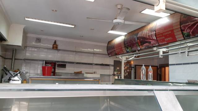 SE VENDEN 2  LOCALES  DE 10 X 10 M2. 100 M2 EN TOTAL .CALLE M.LAINEZ AL1500 HAEDO.   CON PERSIANAS METALICAS Y SISTEMA ELECTRONICO, DOLARES62000.  SUSANA QUINELLI NEGOCIOS INMOBILIARIOS 156 583 7048