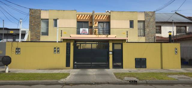 ALQUILER Y VENTA DE EXCELENTE DEPARTAMENTO DUPLEX 3 AMBIENTESENLUISGUILLÓN CON COCHERA - EN COMPLEJO - 80 M²