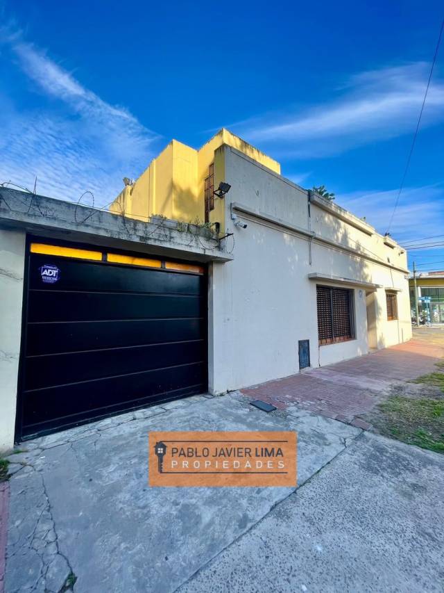 CASA 4 AMB - COCHERA- QUINCHO Y PARRILLA - CASEROS - TRES DE FEBRERO