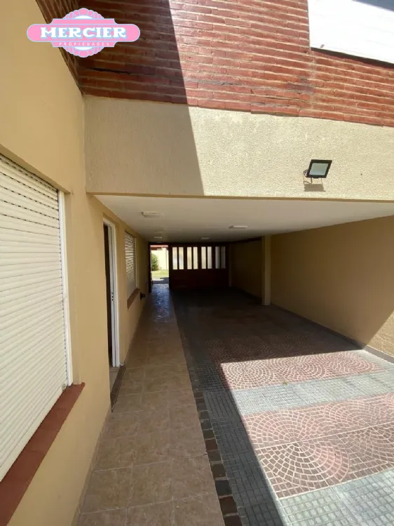 Chalet en Alquiler Temporario Zona I de Miramar. Estado Muy Bueno. 4 Habitaciones. 3 Baños. Temporada Verano 2025