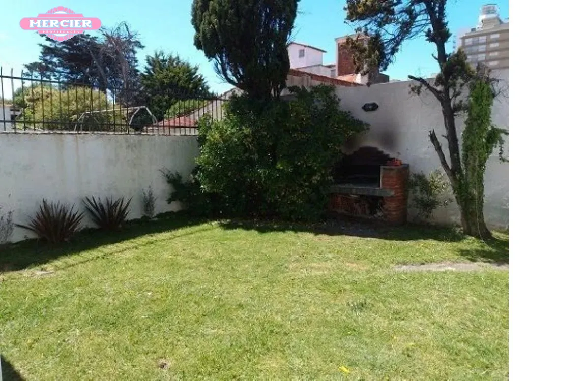 Chalet en Alquiler Temporario Zona V de Miramar. Estado Muy Bueno. 5 Habitaciones. 2 Baños. Temporada Verano 2025
