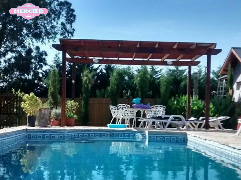 Chalet en Alquiler Temporario Parquemar de Miramar. Estado Muy Bueno. 4 Habitaciones. 4 Baños. Temporada Verano 2025