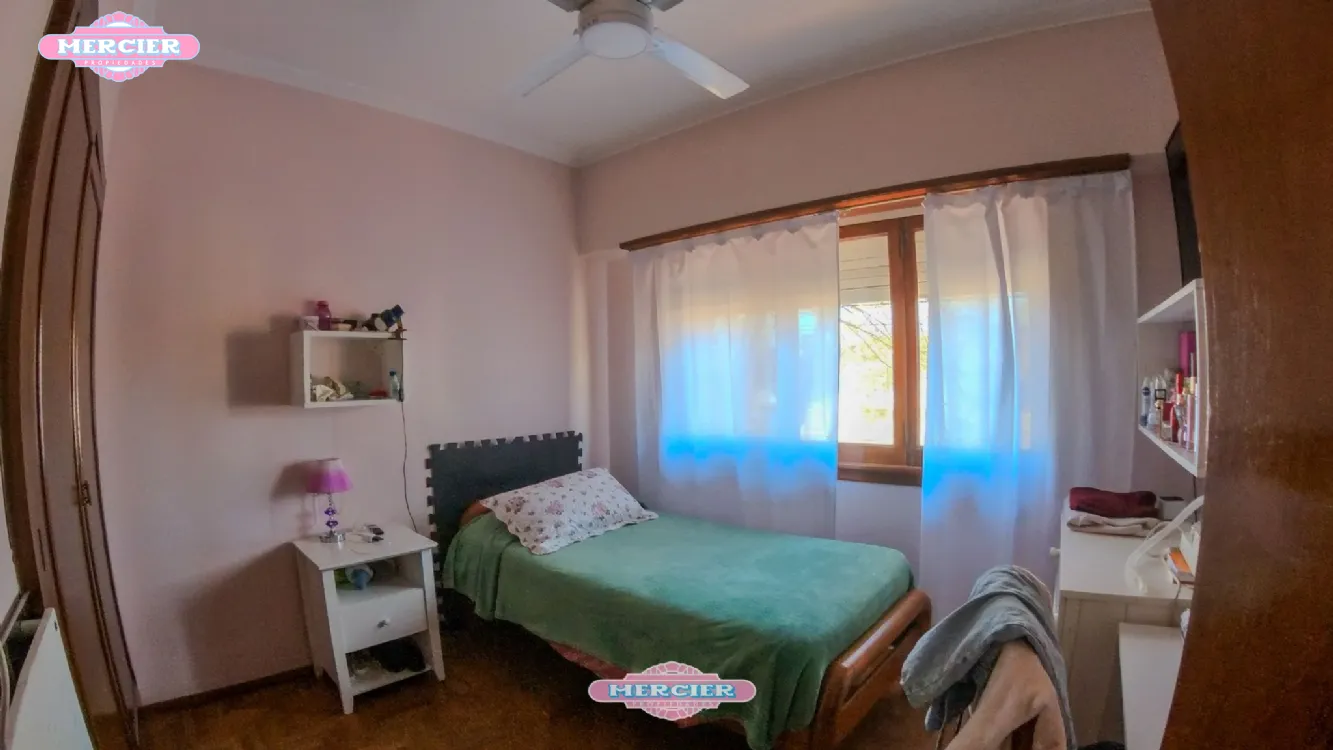 Chalet en Venta Zona II de Miramar. Estado Muy Bueno. 3 Habitaciones. 3 Baños. Apto Crédito