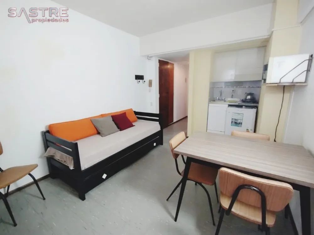 Departamento en Alquiler Temporario Zona I de Miramar. Estado Bueno. 1 Habitación. 1 Baño. Temporada Verano 2025