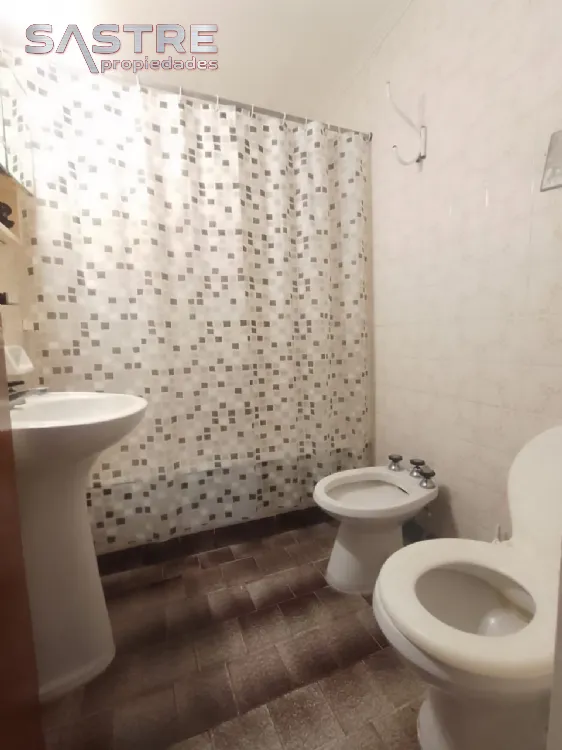 Departamento en Alquiler Temporario Zona I de Miramar. Estado Muy Bueno. 2 Habitaciones. 1 Baño. Temporada Verano 2025