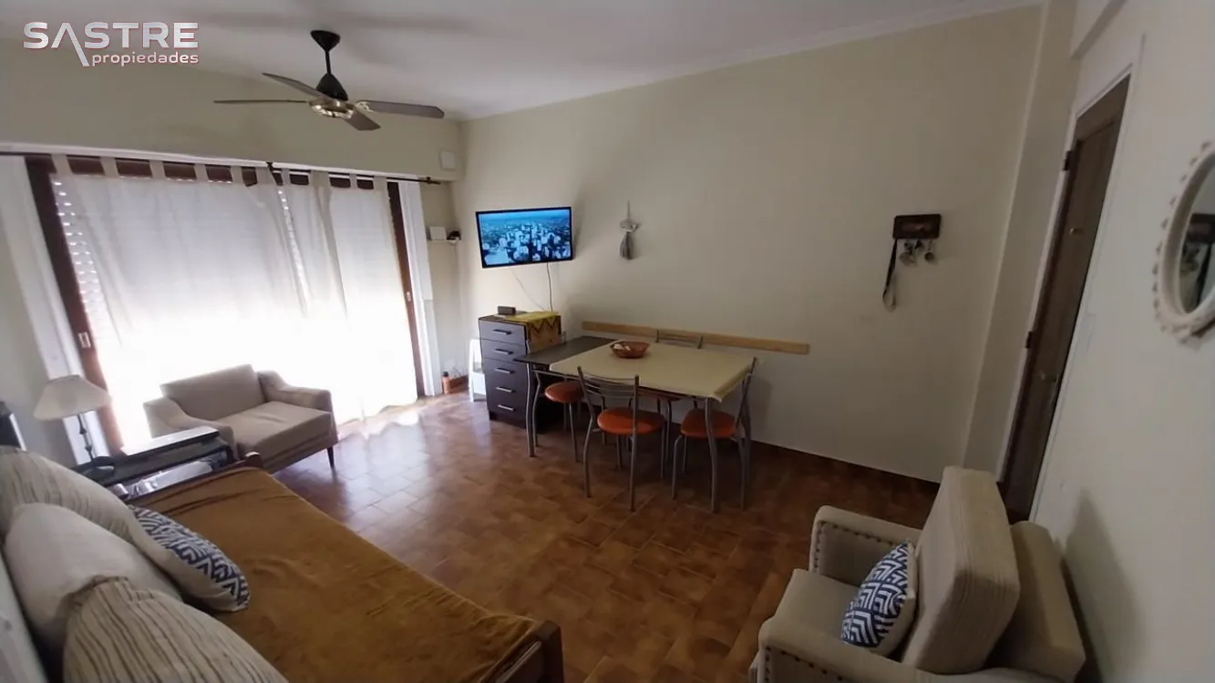Departamento en Alquiler Temporario Zona I de Miramar. Estado Muy Bueno. 1 Habitación. 1 Baño. Temporada Verano 2025