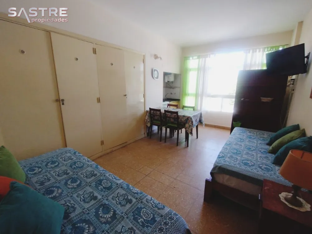 Departamento en Venta Zona I de Miramar. Estado Muy Bueno. 1 Baño.