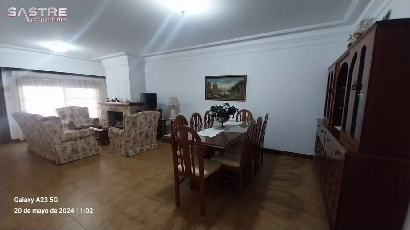 Chalet en Venta Zona II de Miramar. Estado Muy Bueno. 4 Habitaciones. 3 Baños. Apto Crédito