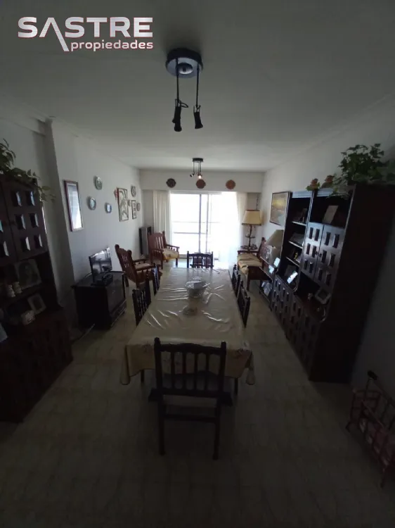 Departamento en Venta Zona I de Miramar. Estado Excelente. 3 Habitaciones. 3 Baños. Apto Crédito