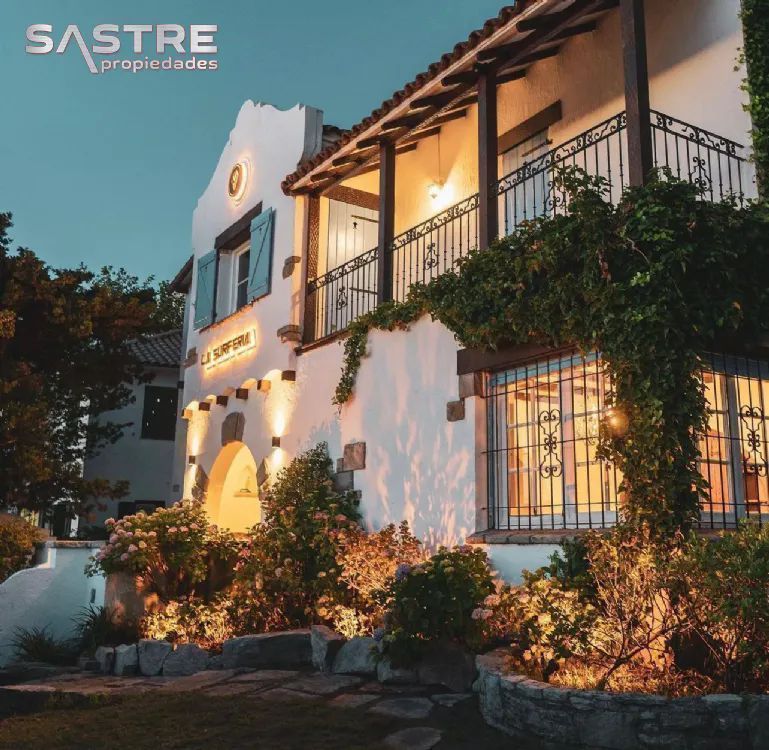 Casa en Venta Zona IV de Miramar. Estado Muy Bueno. 5 Habitaciones. 3 Baños. Apto Crédito