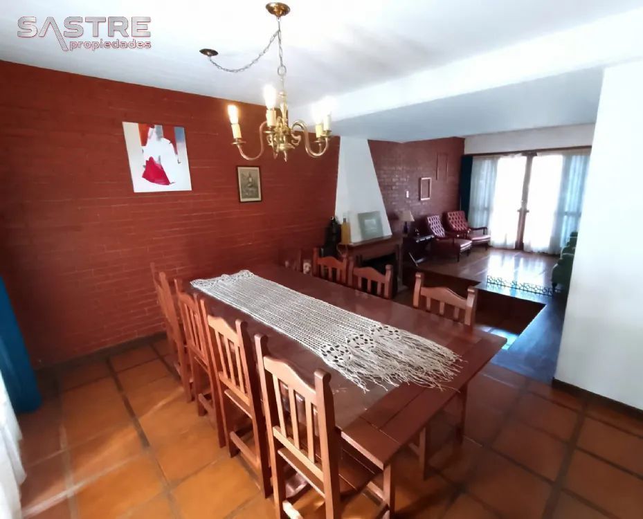 Chalet en Venta Zona I de Miramar. Estado Muy Bueno. 5 Habitaciones. 3 Baños. Apto Crédito