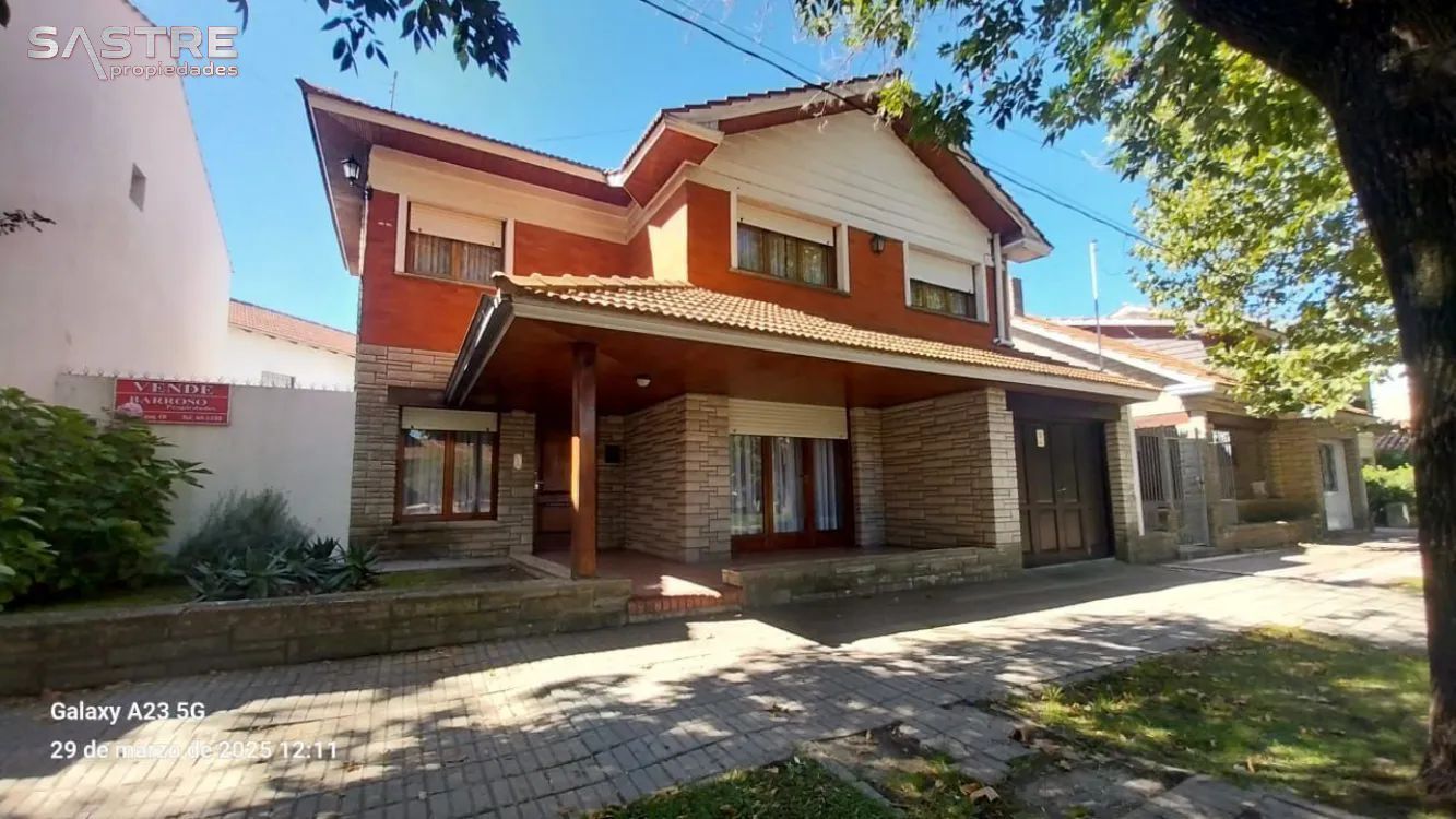 Chalet en Venta Zona IV de Miramar. Estado Muy Bueno. 3 Habitaciones. 3 Baños. Apto Crédito