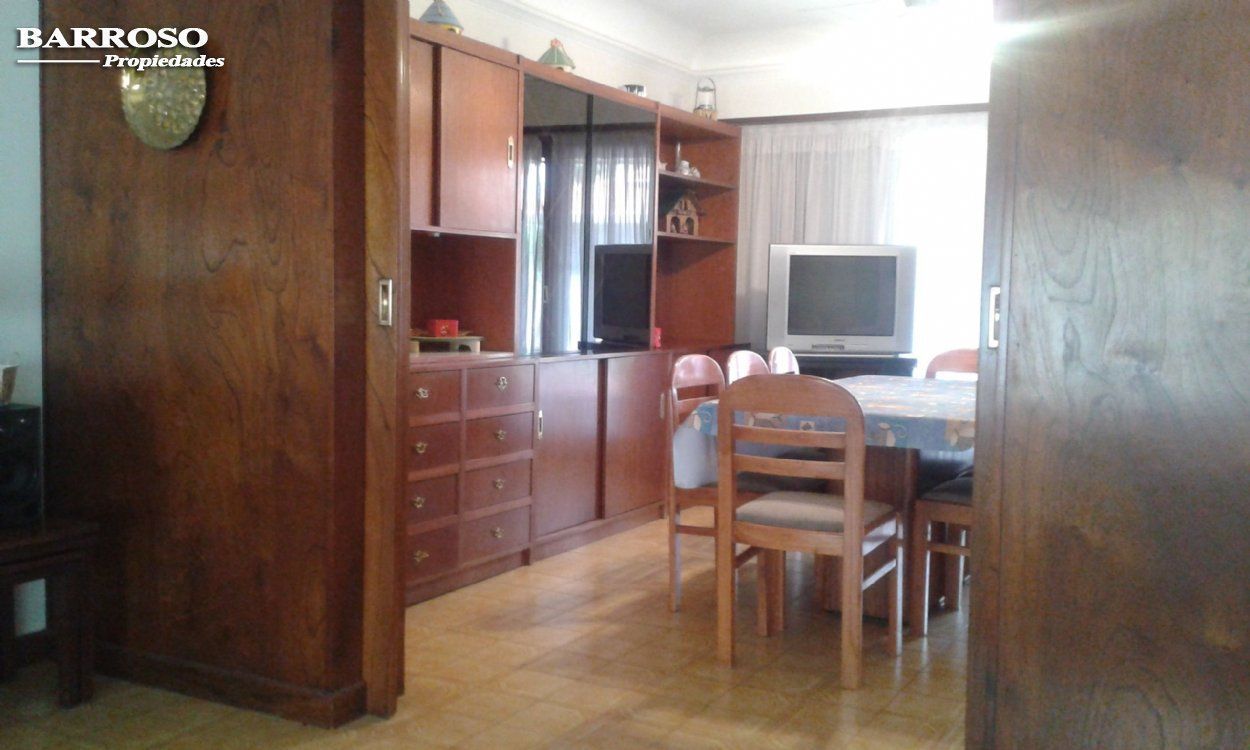 Chalet en Venta Zona II de Miramar. Retasado a U$S 250000. 5 Habitaciones. 5 Baños.