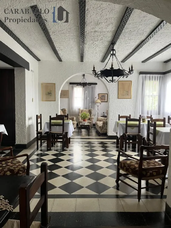 Hotel u Hostería en Venta Zona IV de Miramar. Estado Excelente. 8 Habitaciones. 8 Baños.