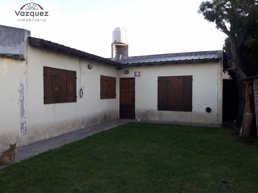 Casa en Venta Zona Todo el año de Miramar. Estado Muy Bueno. 2 Habitaciones. 1 Baño. Apto Crédito
