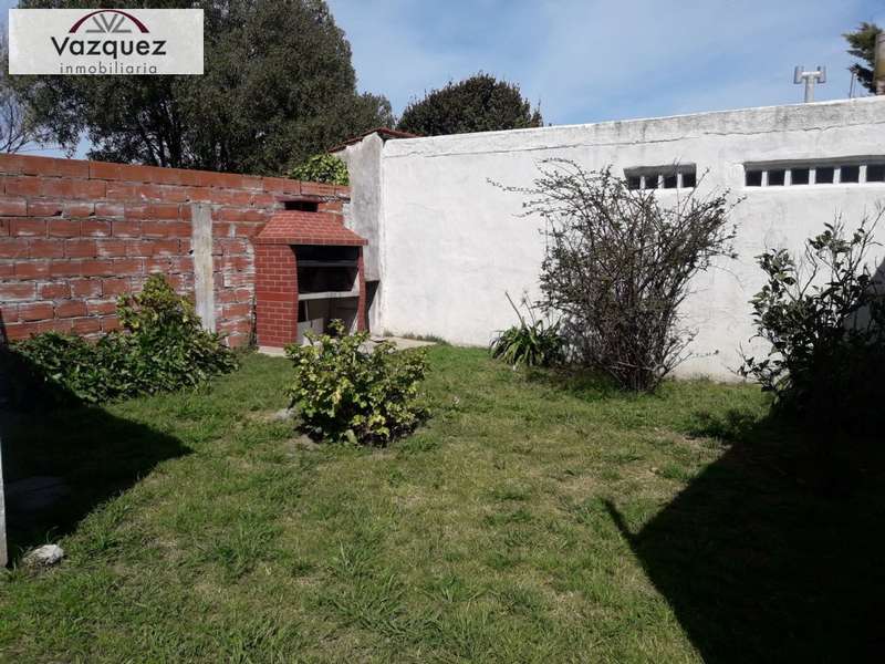 Casa en Venta Zona Todo el año de Miramar. Estado Muy Bueno. 2 Habitaciones. 1 Baño. Apto Crédito