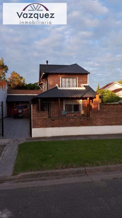Casa en Venta Zona IV de Miramar. Estado Muy Bueno. 3 Habitaciones. 2 Baños. Apto Crédito