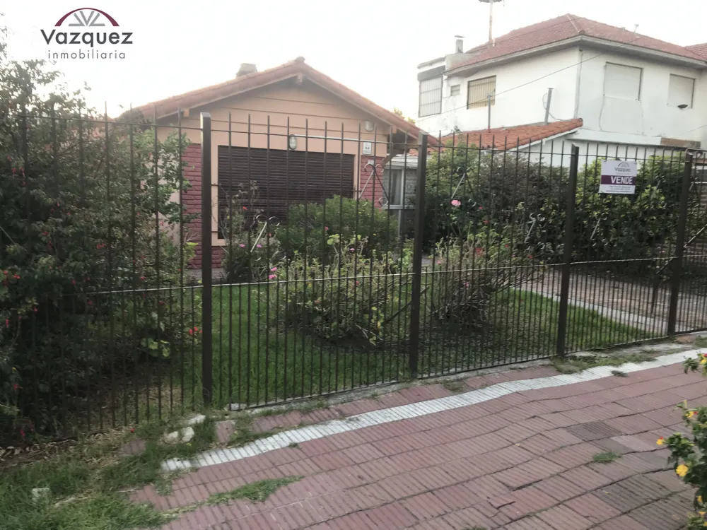 Chalet en Venta Zona II de Miramar. Estado A Refaccionar. 2 Habitaciones. 2 Baños. Apto Crédito