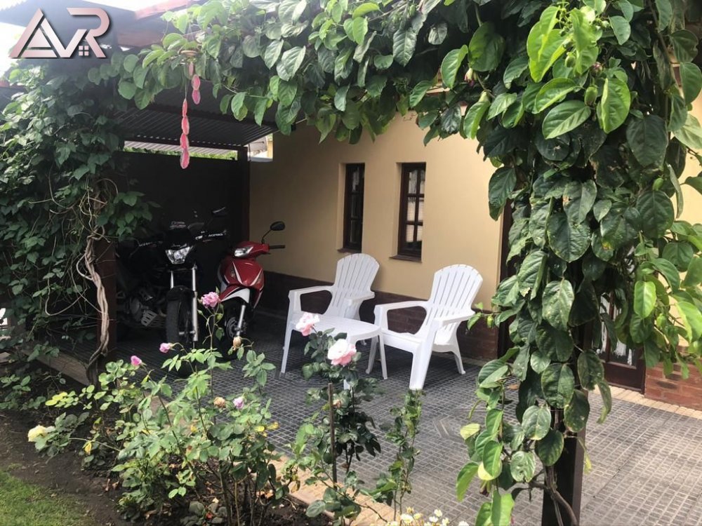 Casa en Alquiler Temporario Zona VI de Miramar. Estado Muy Bueno. 2 Habitaciones. 1 Baño. Temporada Verano 2025