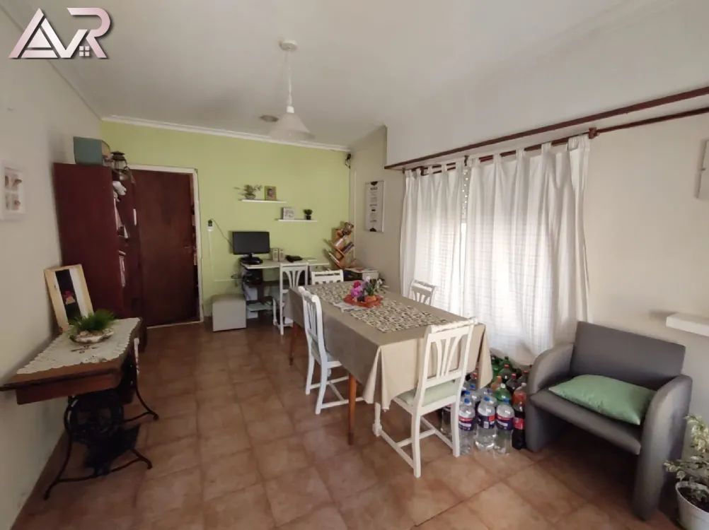 Casa en Venta Zona Todo el año de Miramar. Estado Muy Bueno. 3 Habitaciones. 2 Baños.