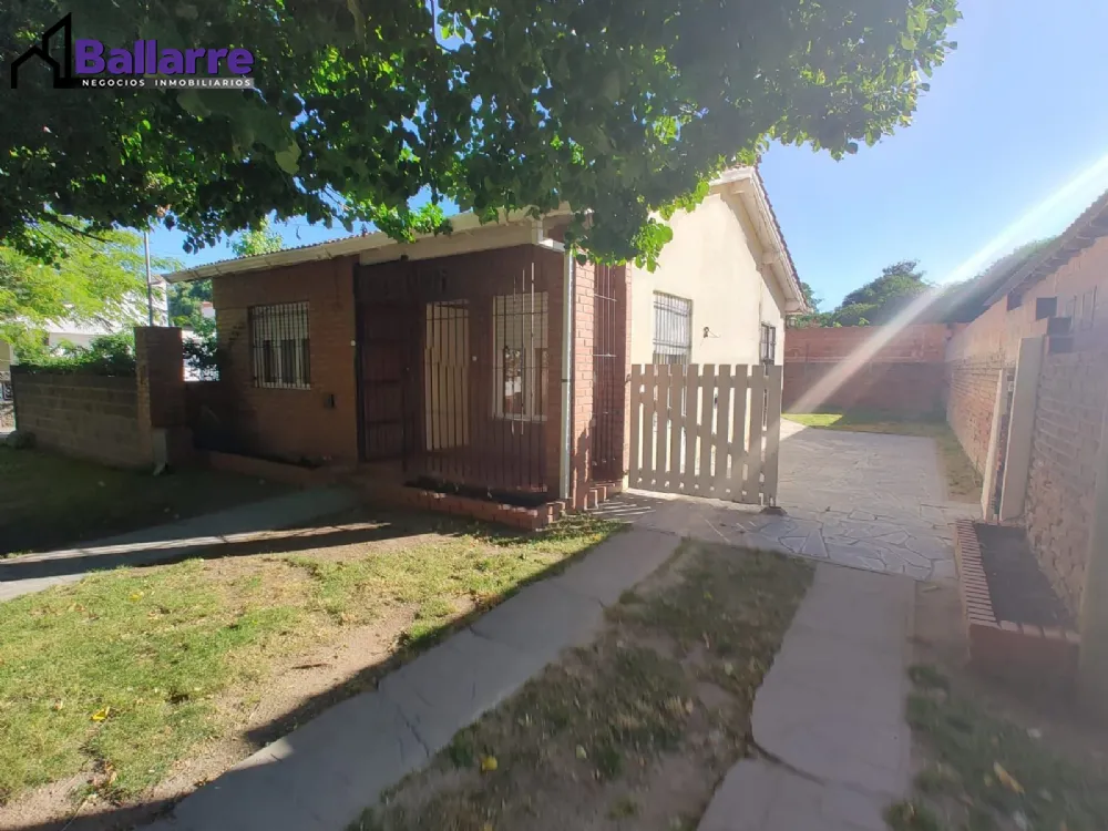 Casa en Venta Oeste de Miramar. Estado Muy Bueno. 2 Habitaciones. 1 Baño. Apto Crédito