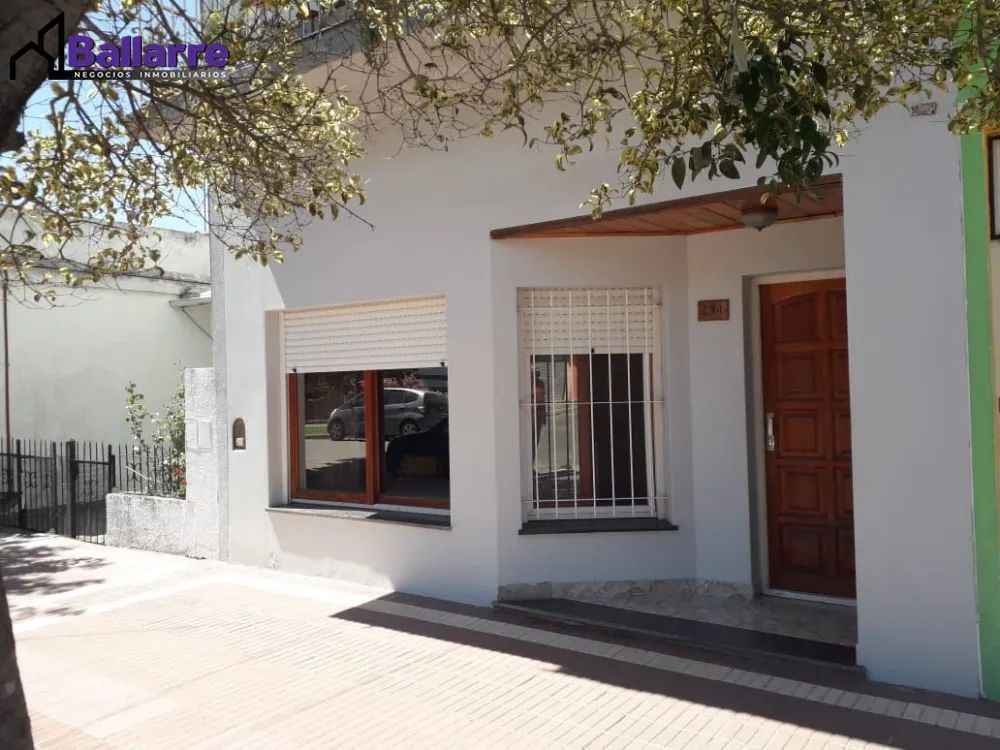 Casa en Venta Zona II de Miramar. Estado Muy Bueno. 1 Habitación. 1 Baño. Apto Crédito