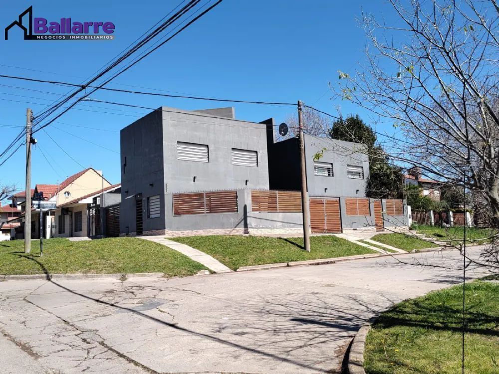 Dúplex en Venta Los Patricios de Miramar. Estado Muy Bueno. 2 Habitaciones. 2 Baños. Apto Crédito