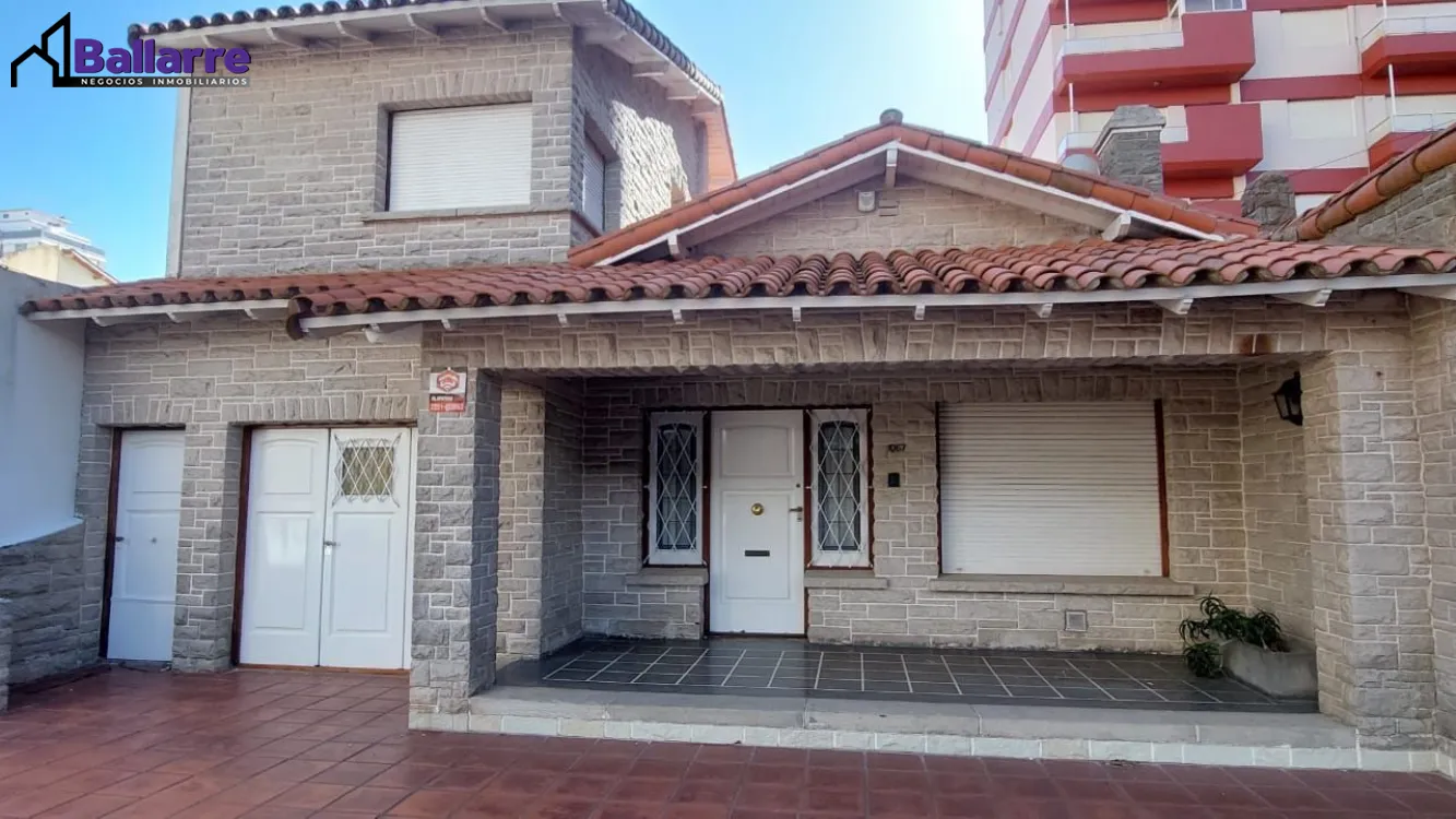 Chalet en Venta Zona I de Miramar. Retasado a U$S 190000. 6 Habitaciones. 4 Baños. Apto Crédito
