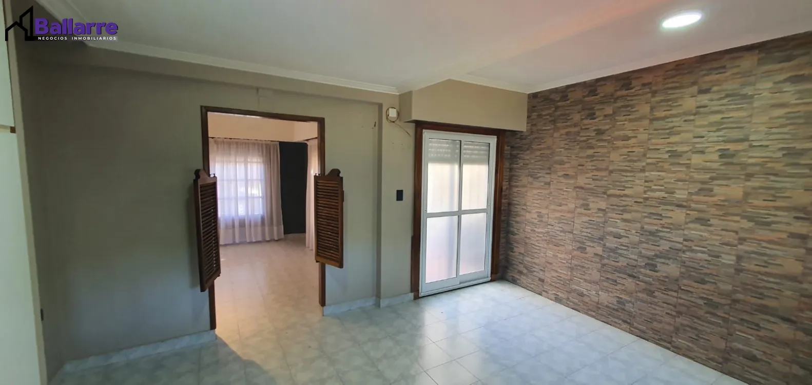 Casa en Venta Los Patricios de Miramar. Estado Muy Bueno. 4 Habitaciones. 3 Baños.