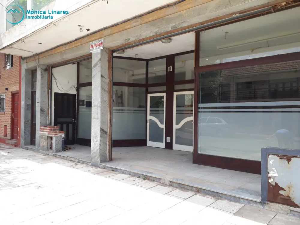 Local u Oficina en Venta Zona II de Miramar. Estado Bueno.