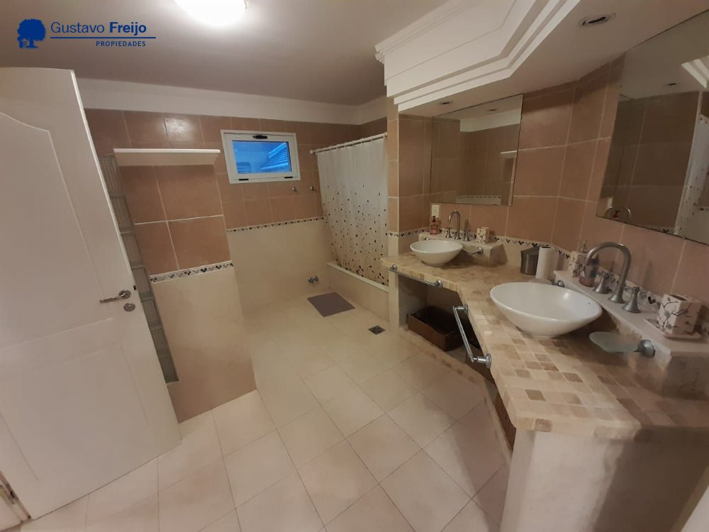 Dúplex en Alquiler Temporario Zona I de Miramar. Estado Excelente. 3 Habitaciones. 2 Baños. Temporada Verano 2025