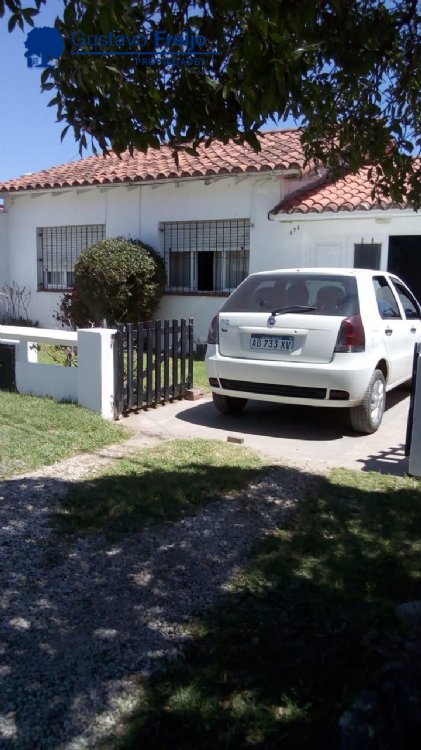 Casa en Alquiler Temporario Zona Sin Indicar de Miramar. Estado Excelente. 2 Habitaciones. 1 Baño. Temporada Verano 2025