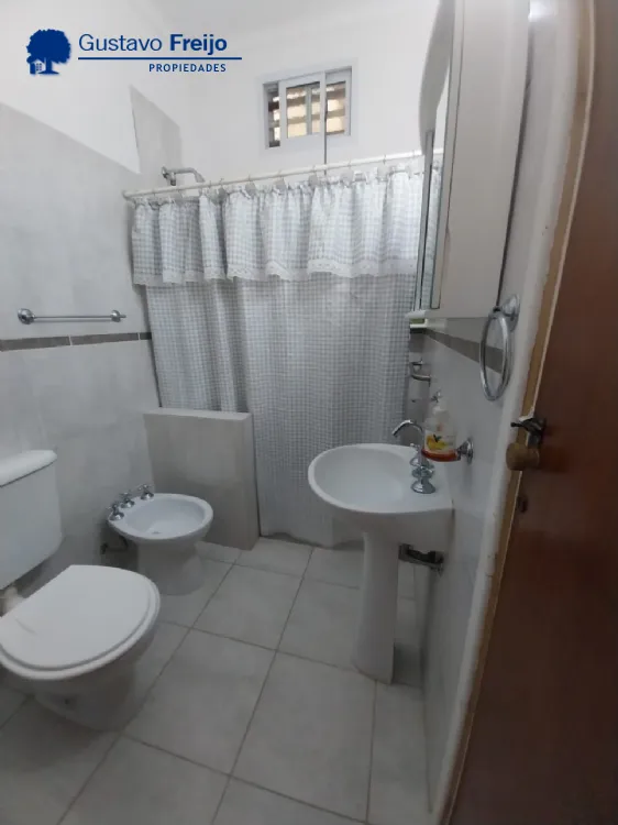 Chalet en Alquiler Temporario Oeste de Miramar. Estado Muy Bueno. 2 Habitaciones. 1 Baño. Temporada Verano 2025