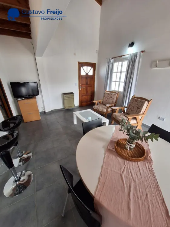 Casa en Alquiler Temporario Zona III de Miramar. Estado Excelente. 1 Habitación. 1 Baño. Temporada Verano 2025