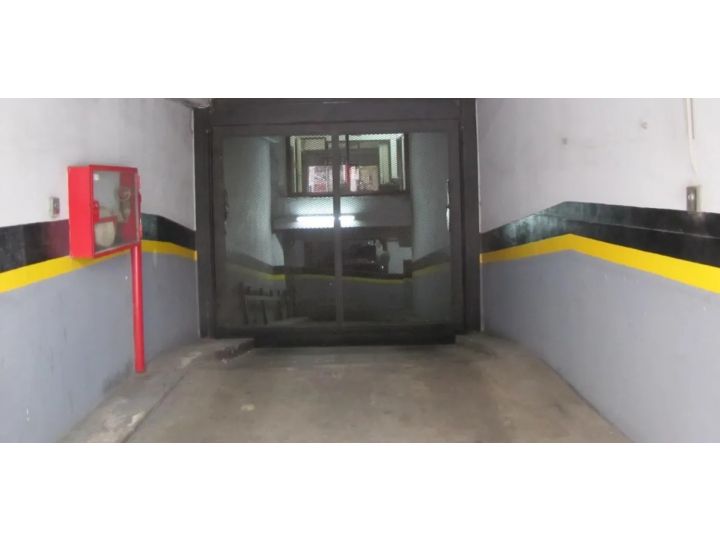 VENTA DE COCHERA EN SARMIENTO AL 1300, EXCELENTE OPORTUNIDAD!!!!!!!