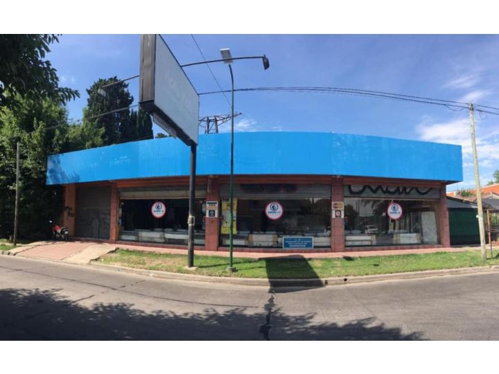 LOCAL DE GRAN TAMAÑO ZONA COMERCIAL