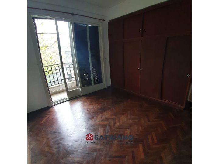 VENTA un dormitorio con balcón