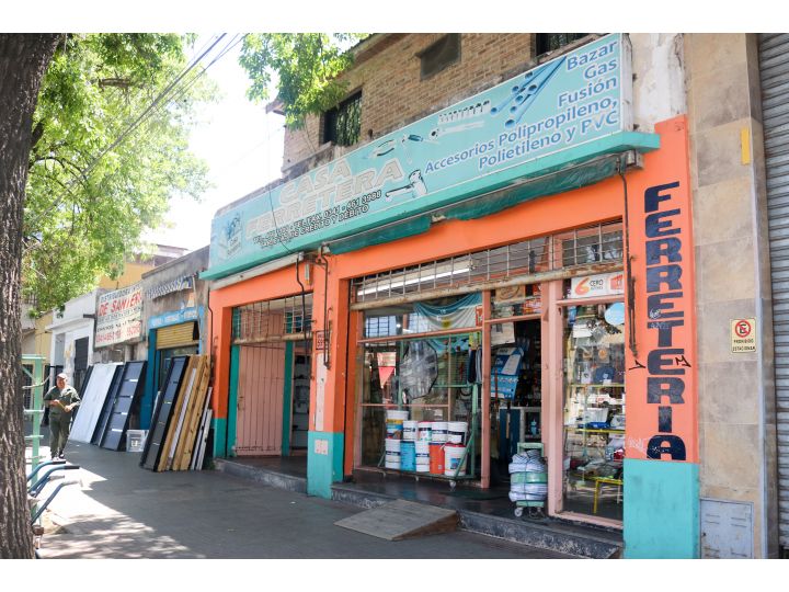 VENTA OPORTUNIDAD. IMPORTANTE PROPIEDAD. APTO USO COMERCIAL CON GALPON