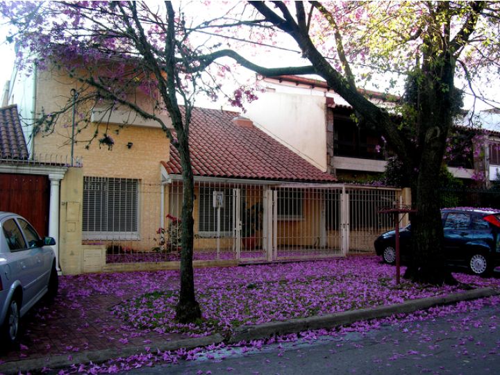 Casa de 3 dormitorios  amplia, jardin, pileta garaje .JC PAZ 1435
