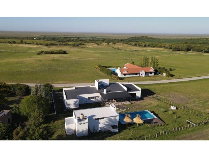 Esplendida Casa De 3 Dormitorios, 3 Baños, Cochera Doble, Pileta Con Solarium Y Quincho. Los Algarrobos