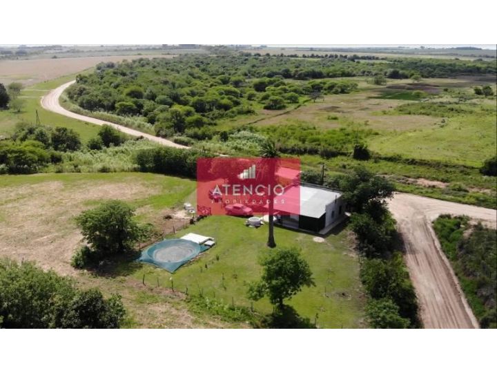 Casa Quinta De Dos Dormitorios, Con Dos Hectareas De Terreno, Parquizada - Posibilidad de permuta