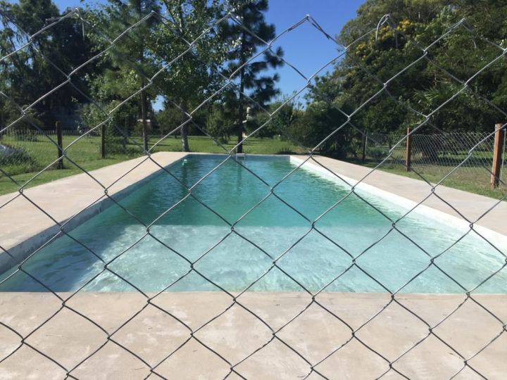 VENTA CASA DOS DORMITORIOS CON PISCINA IBARLUCEA BARRIO TERRUÑO