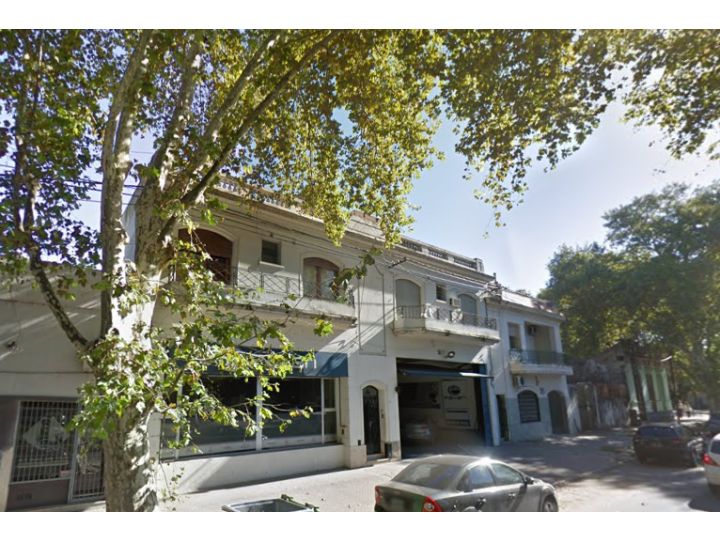 VENTA CASA DE PLANTA ALTA dos dormitorios RUEDA 953. (San Martín), Patio. Terraza exclusiva.