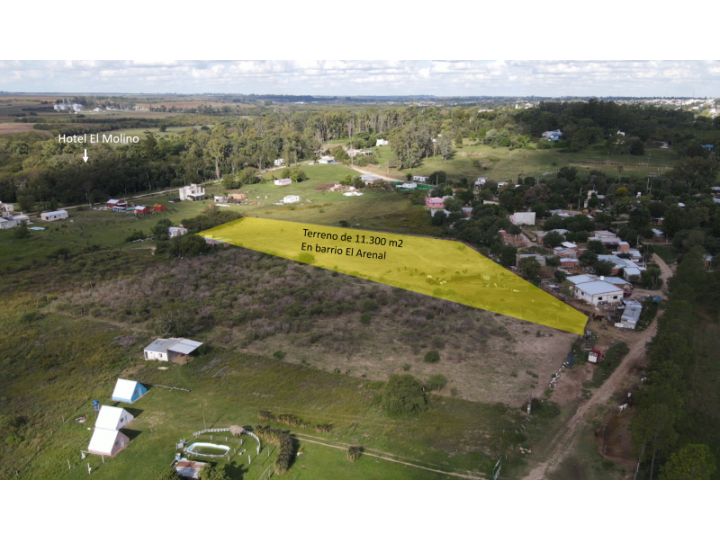Amplio terreno de 11.300 m2, barrio El Arenal