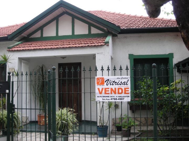 Venta chalet 4 ambientes Villa ]Ballester ideal uso profesional oficinas , consultorios .