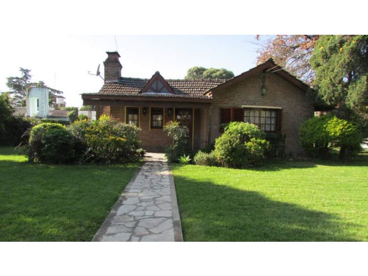 Casa Quinta de 4 ambientes con Pileta