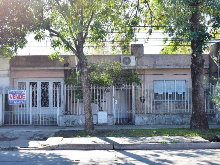 Granadero Baigorria, Chacabuco N° 1328