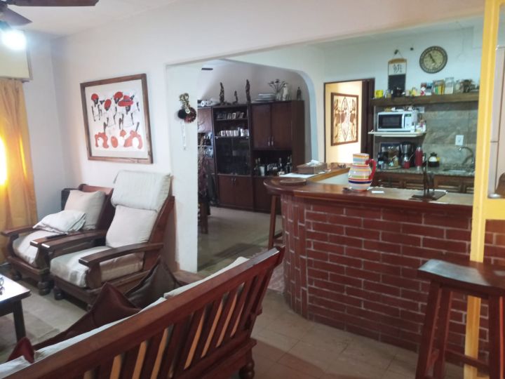 Departamento de 3 dormitorios y 2 baños totalmente refaccionado! Ambientes amplios! Basualdo y Camoirano