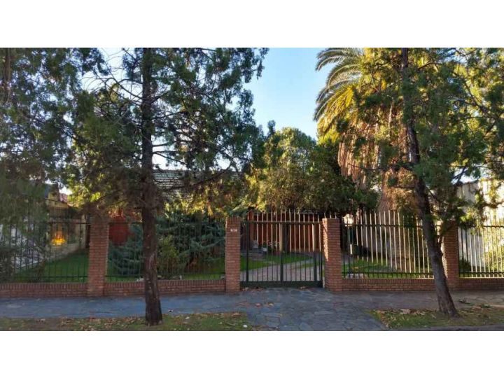 Venta de Casa de 4 ambientes en Amplio Terreno de 1100m2